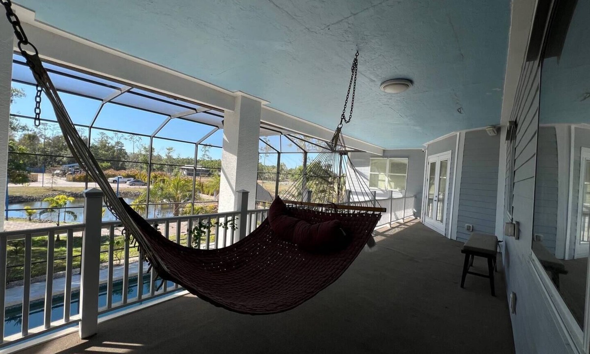 Biggar House | Spacious 4-bedroom estate Pool, Lake, centrally located Fort Myers