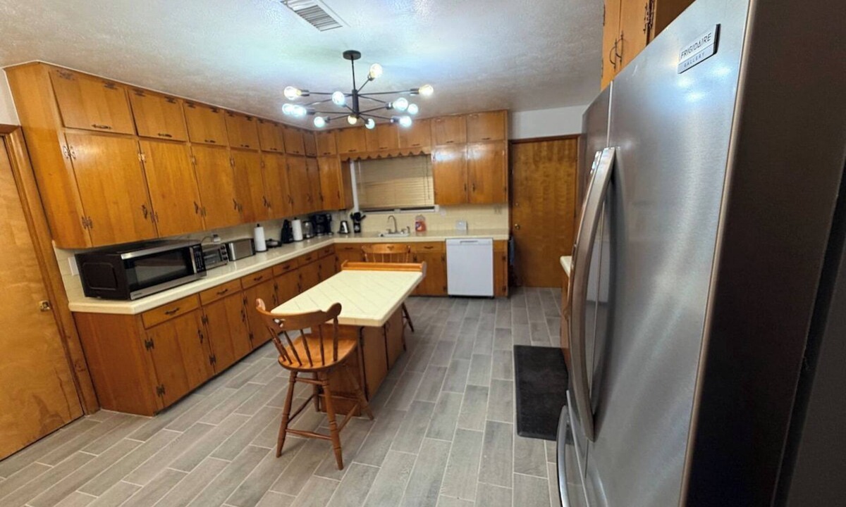 Big Spring House | Spacious 4-bedroom house in pleasant Yale Big Spring with AC