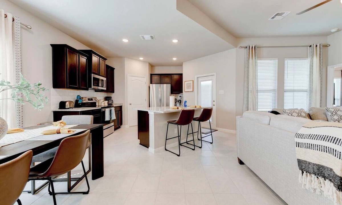Temple Apartment | Spacious 4-Bedroom Retreat in East Temple