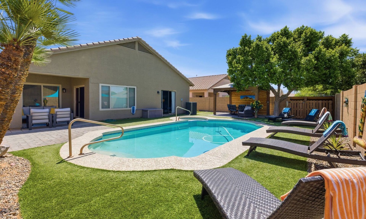 Avondale House | Spacious 5-bdrm house w/pool close to Westgate, State Farm Stadium.Phx Raceway