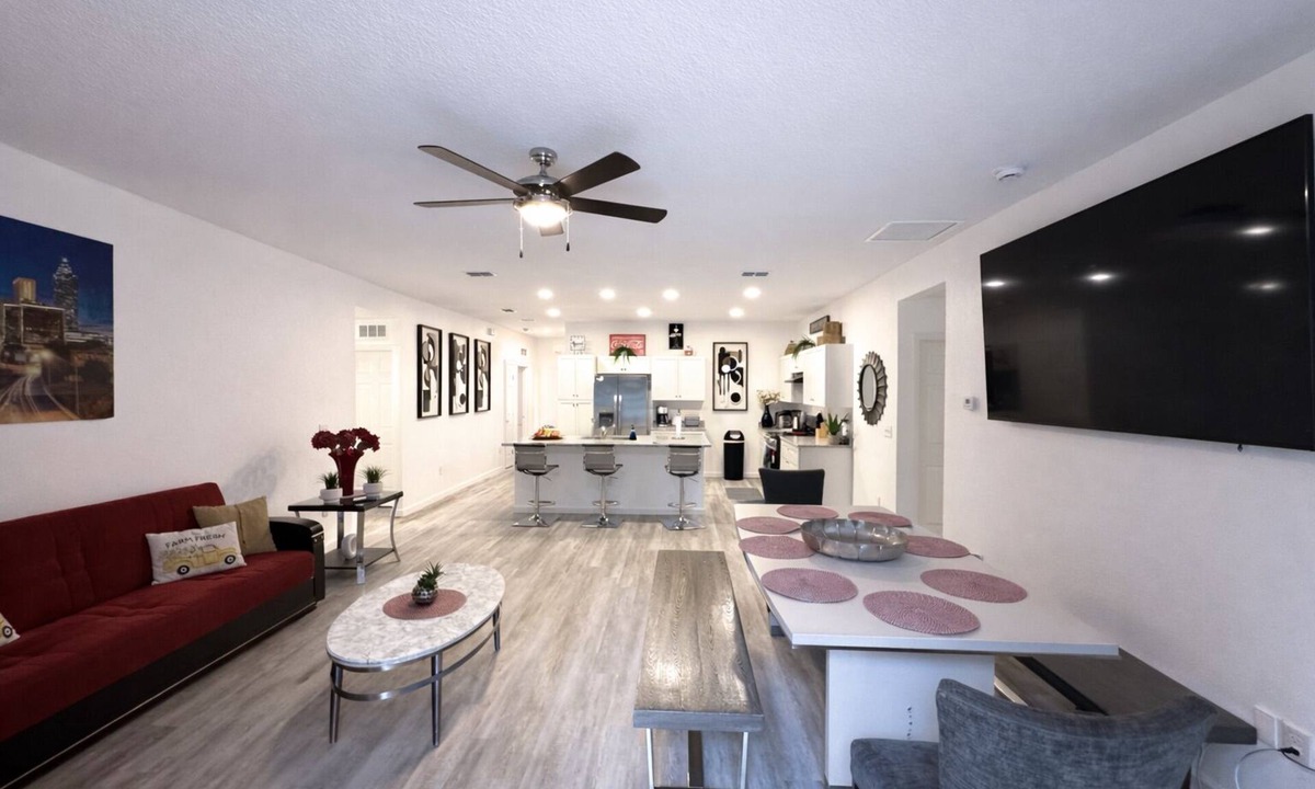 Murray Hill House | Spacious 5BR Home Sleeps 10 Fenced Yard
