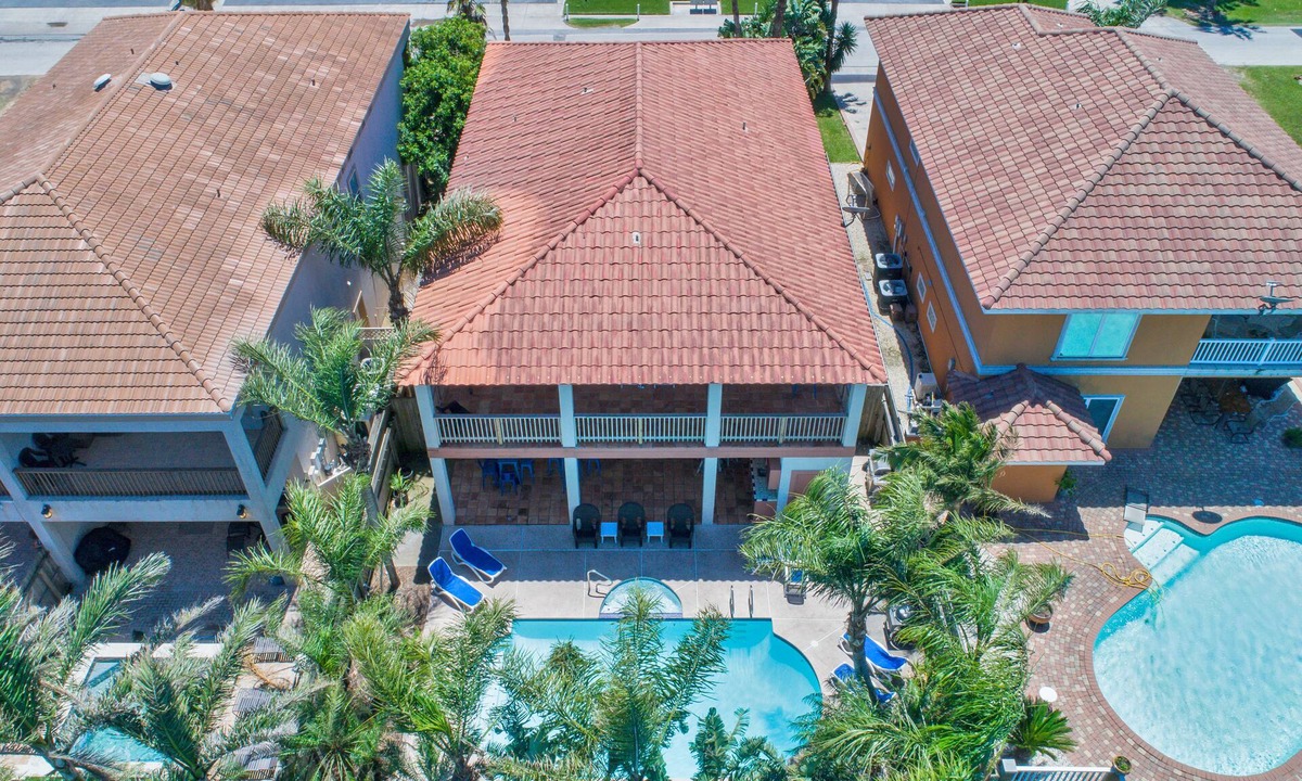 South Padre Island House | Spacious Bayside Retreat with Large Heated Pool & Hot Tub!