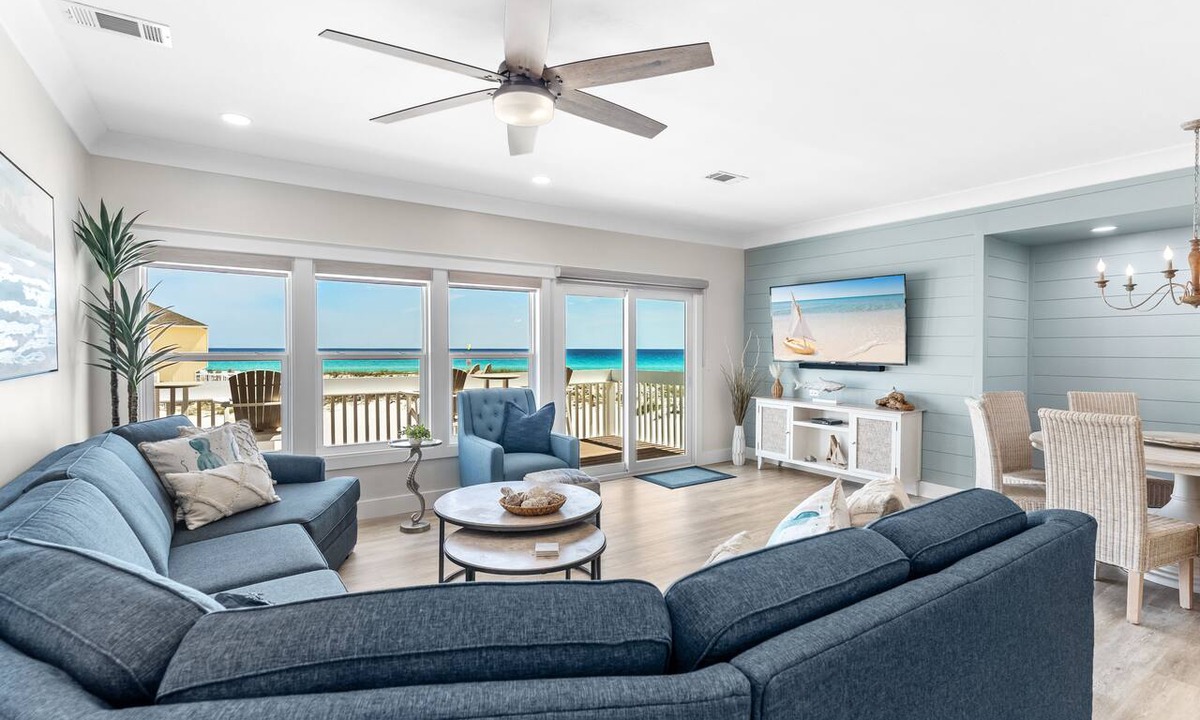 Holiday Isle Condo | Spacious Beachfront 3 Bedroom!