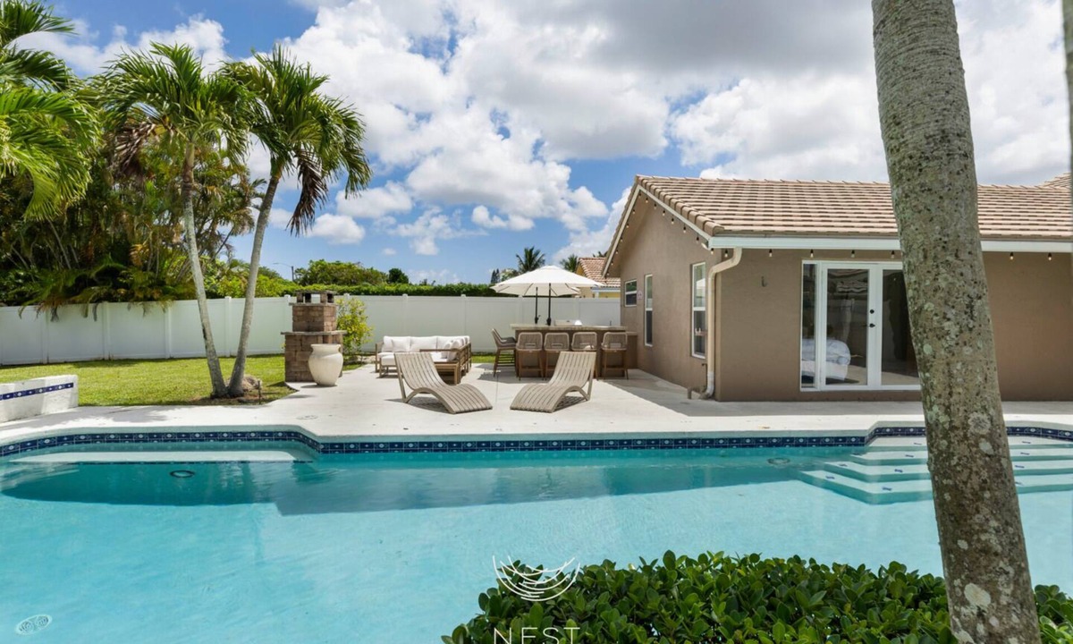 Boca Del Mar House | Spacious Family Home | Saltwater Pool | Game Room
