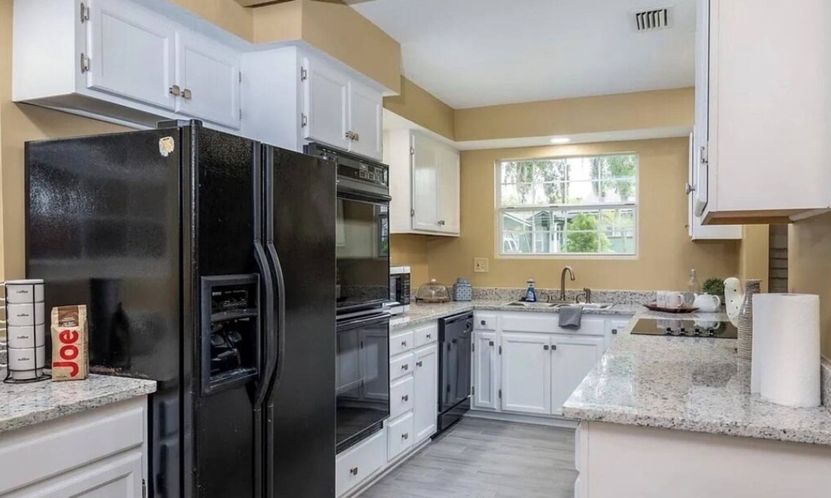 St. Nicholas House | Spacious home w/pool super close to Everbank Stadium
