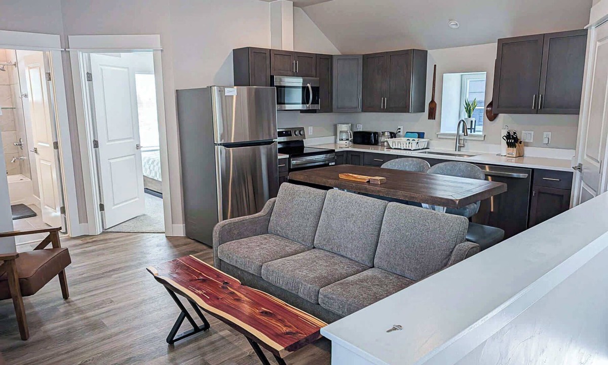 Leadville Apartment | Spacious King Bedroom 30 plus day rental