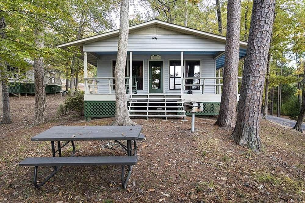 Zwolle Cabin | Spacious Lakeview Cabin with Fishing Pier Access Near Zwolle, Louisiana
