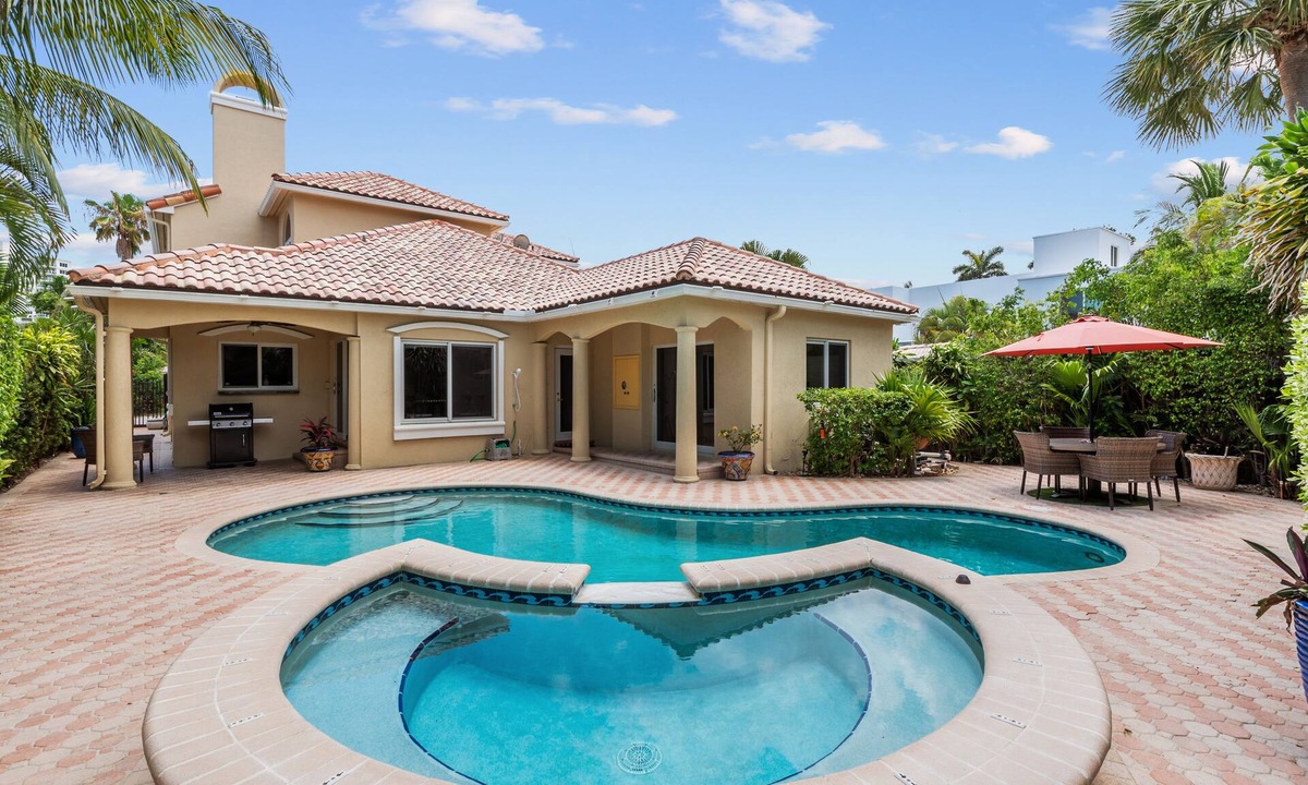 Birch Park Finger Streets House | Spacious Mediterranean Beach Villa STEPS to the BEACH With Heated Pool & Spa!