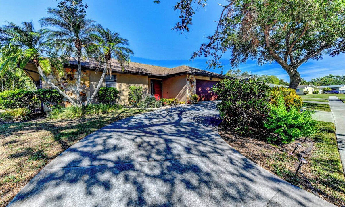 Gulf Gate Estates House | Spacious pool house minutes from Siesta Key Beach