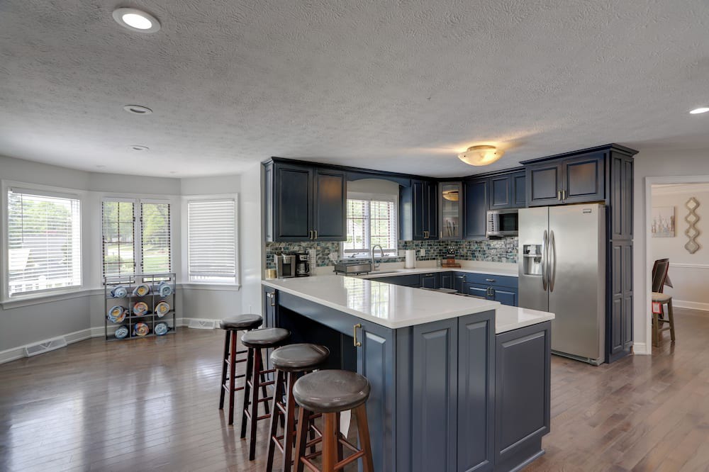 Amherst Cottage | Spacious Refuge w/Private Pool & Outdoor Bar!