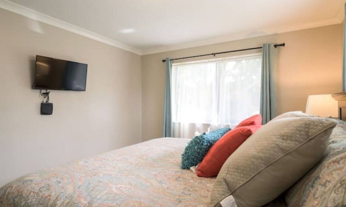Dolphin Isles Apartment | Spacious Relaxing Modern home steps to beach #2n