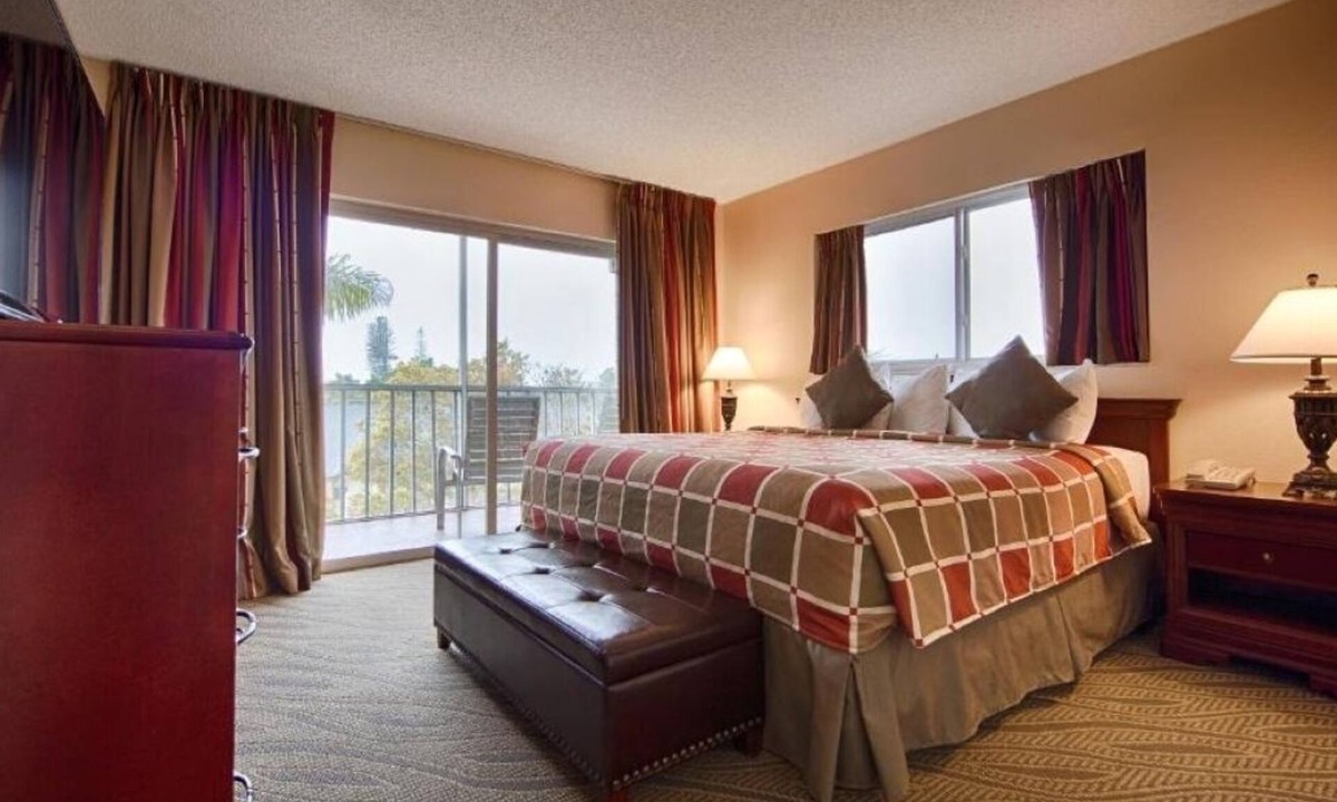 Moorings Hotel | Spacious Room Perfect for Beach Lovers + Bike Rentals