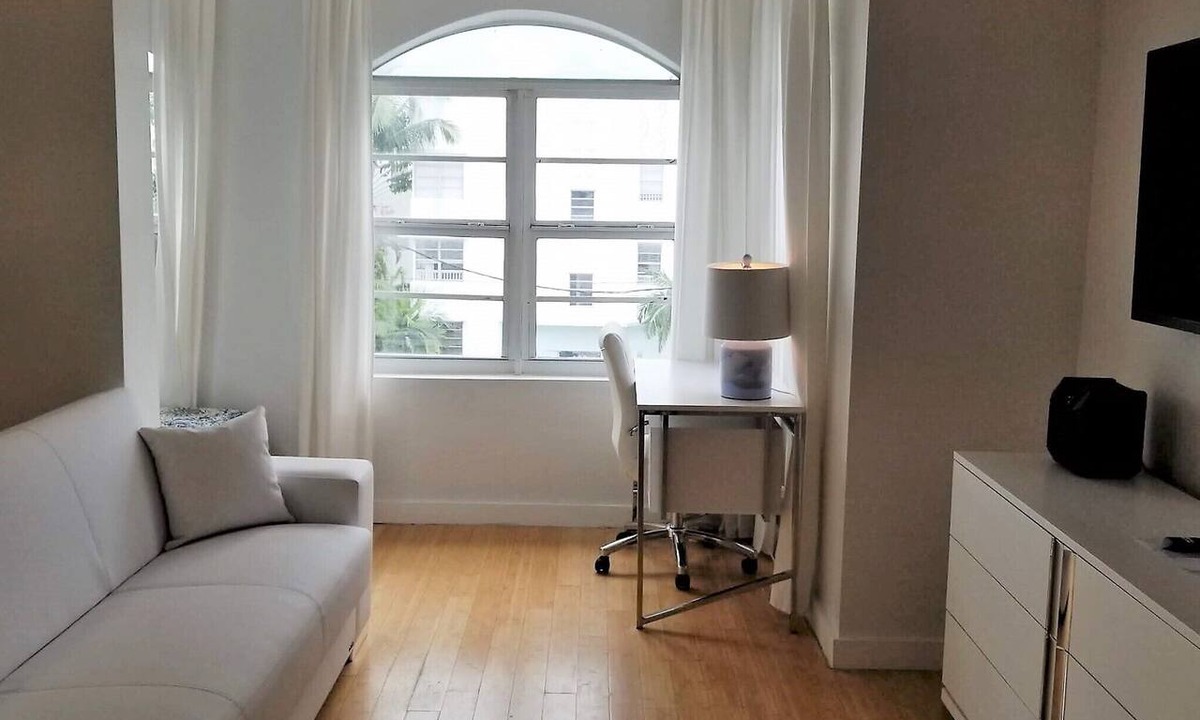 South Beach Condo | SPACIOUS SOBE CORNER ONE BEDROOM-EXCELLENT LOCATION
