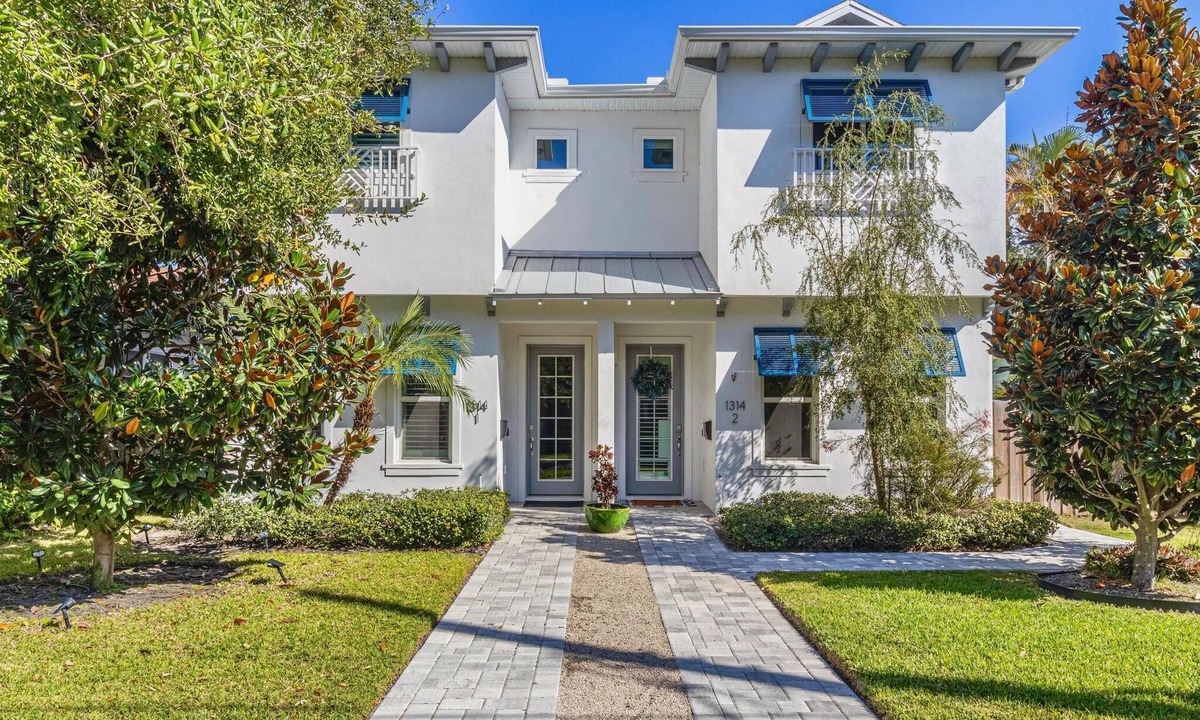 Historic Hyde Park North House | Spacious SoHo Sanctuary - 4 bedroom TH near Bayshore, Berns & the Epicurian