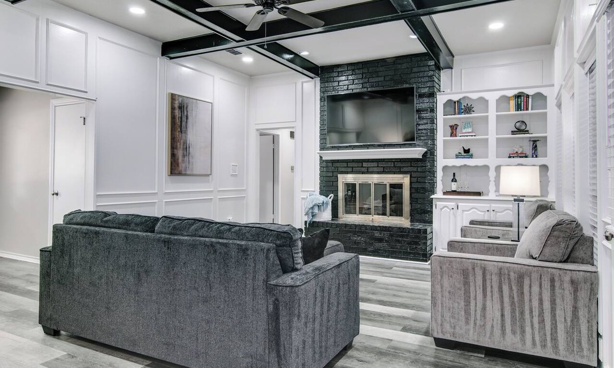 Texarkana House | Spacious Stay Near Dining & Shops; sleeps 10