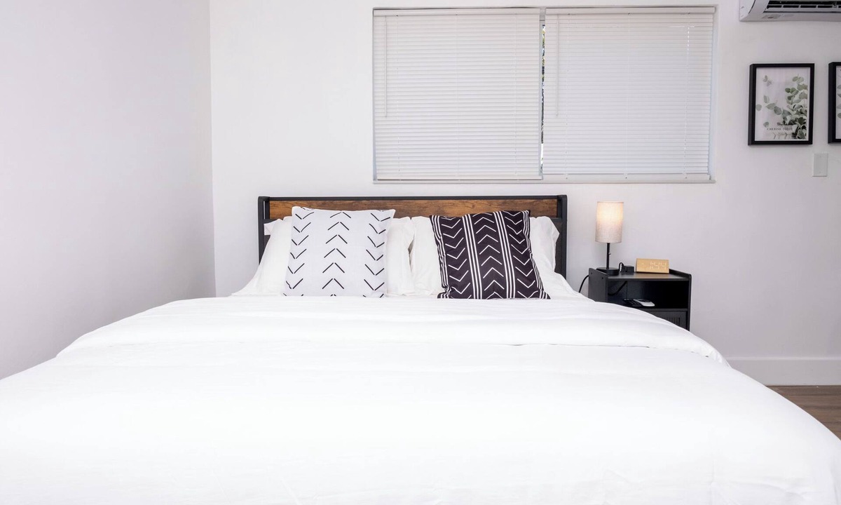 Old Northwood Historic District Hotel | Spacious & Stylish Near Downtown WPB