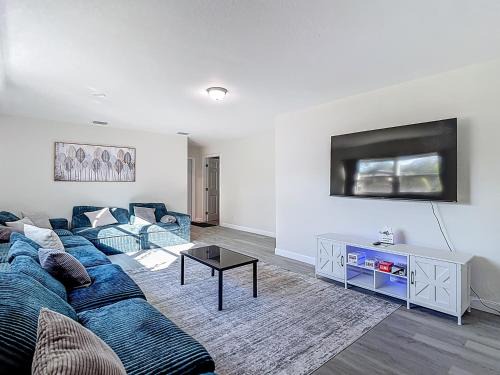 Carrollwood House | Spacious Tampa Stay Large Yard 15 Guests
