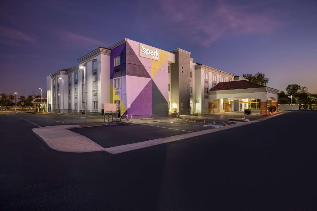 Glendale Hotel | Spark by Hilton Phoenix-Glendale-Peoria