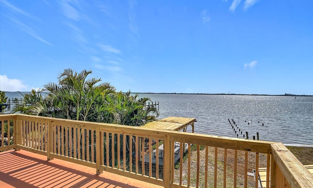 Charlotte Harbor House | Special Event Retreat 5BR 4BA Hot Tub Sleep 16