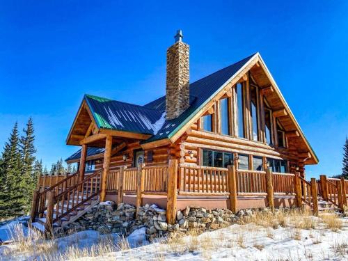 Valley of the Sun House | Spectacular Custom Log Cabin with Hot Tub, Epic Views, Fireplace - Moose Tracks Cabin