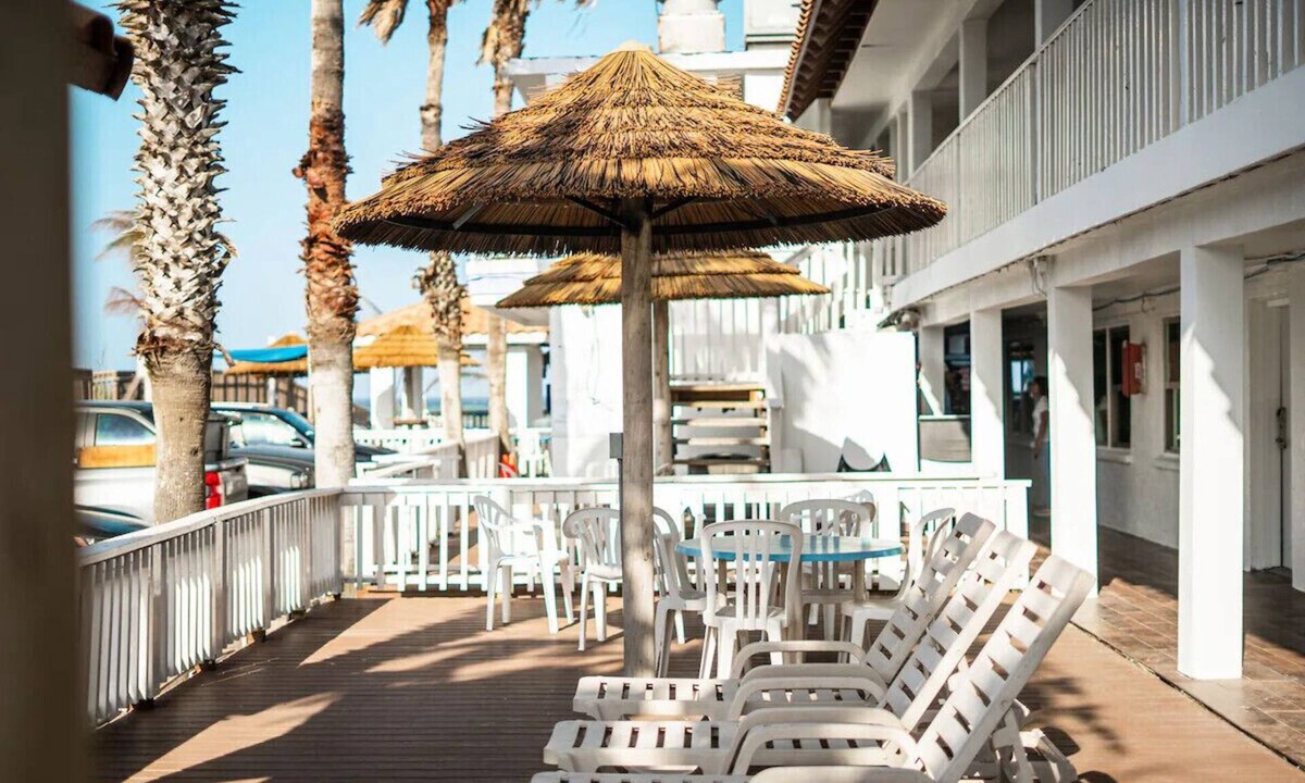 South Padre Island Hotel | SPI 2 Double Suite:Private Beach, Volleyball & Bar