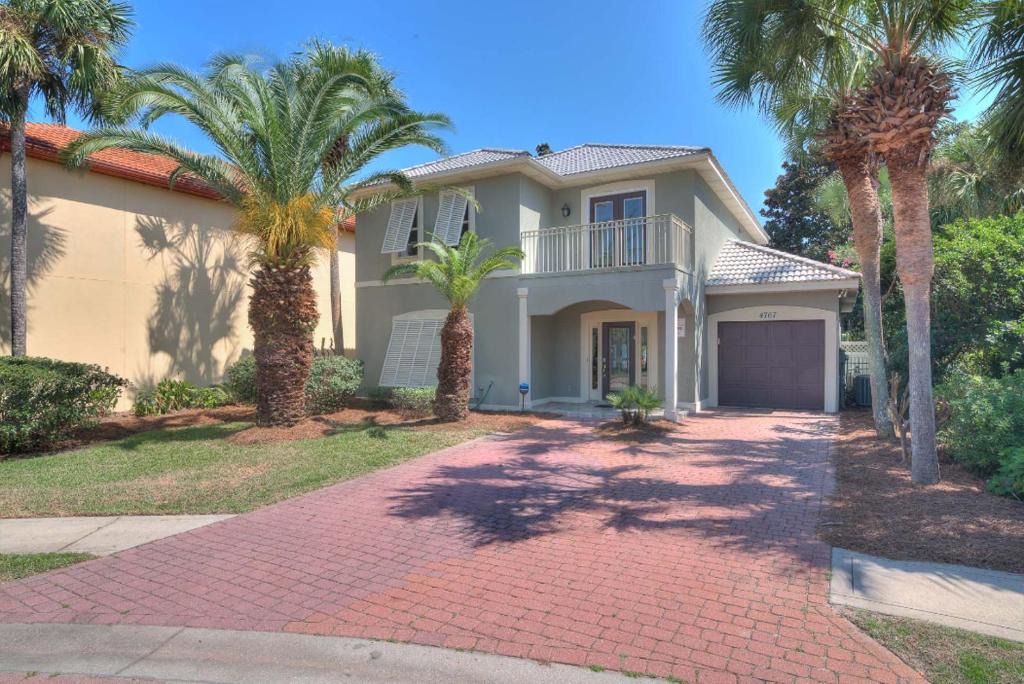 Destin House | Splendid Home With Private Pool and Hot Tub Patio, 8mn Walk to Beach, Pets Welcome