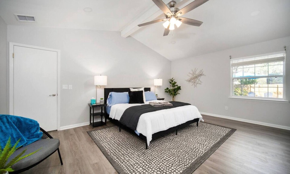 Del Rio House | ~Spring Bliss Sleeps 13 Heated Pool~