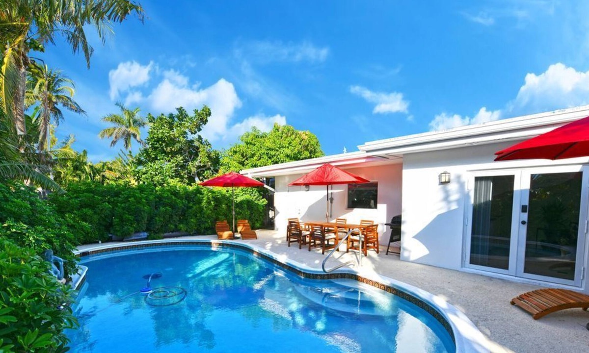 South Corals Apartment | Spring Break | Elegant flat Apartment | Pool available |Free Bikes