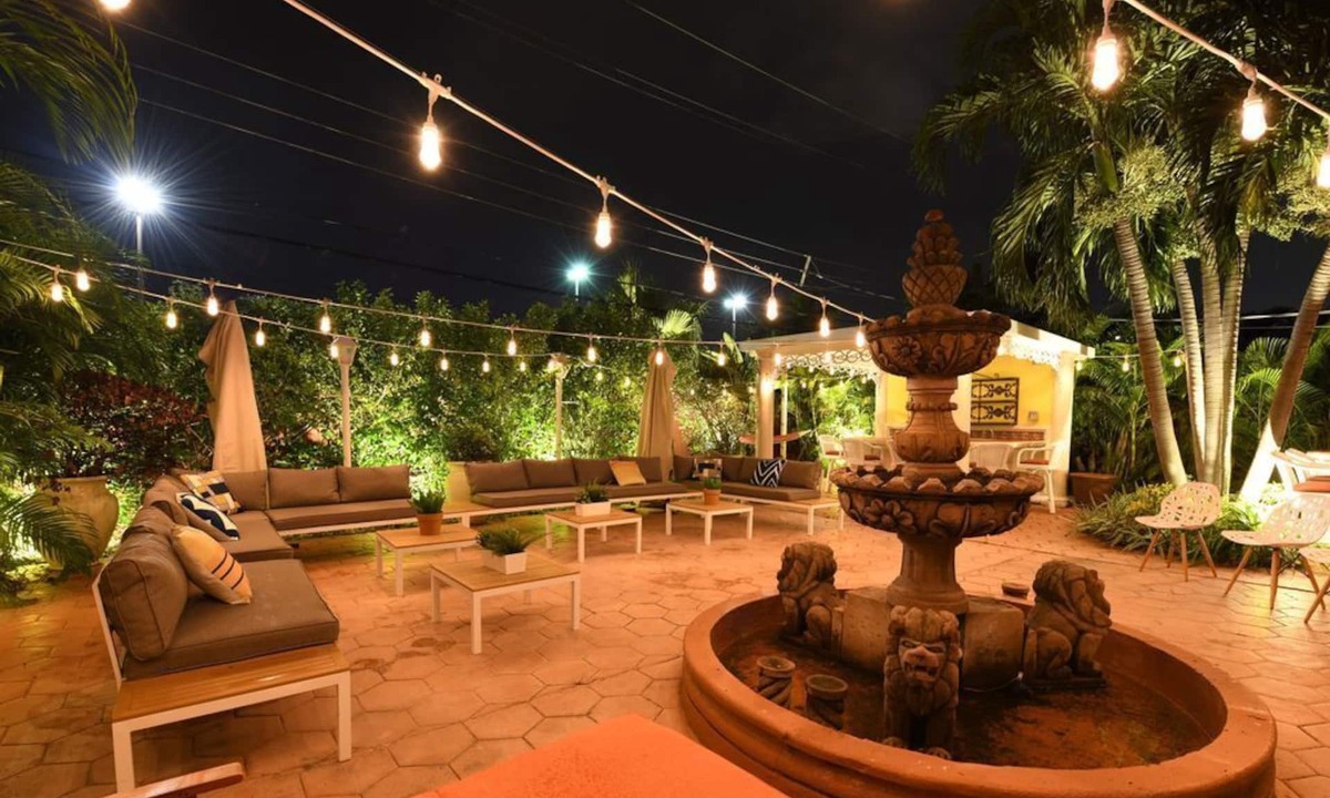 West Little Havana House | Spring Sale | Huge backyard | 4 Bed Apartment | Calle Ocho| South Beach 12min