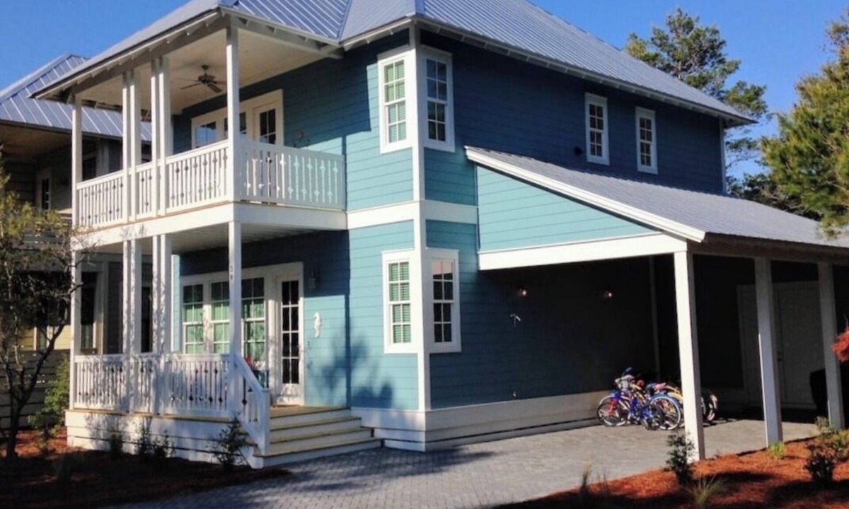 Lakeside at Blue Mountain Beach House | Spring & Summer dates available! 2 Primaries Walk to Beach