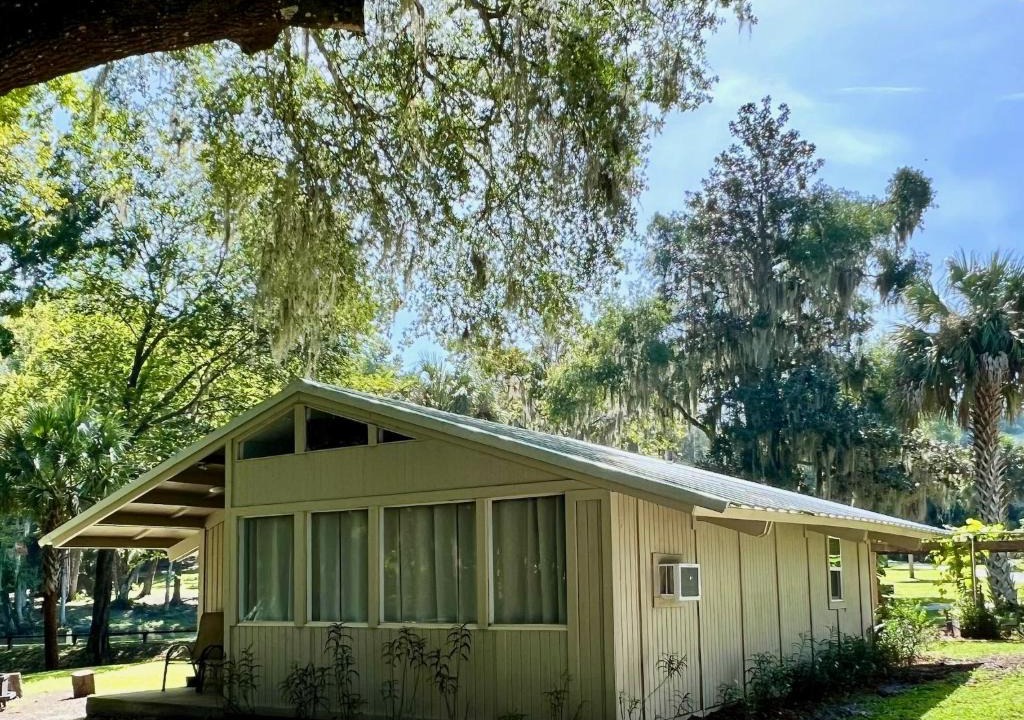 Satsuma Apartment | St Johns River Cabin