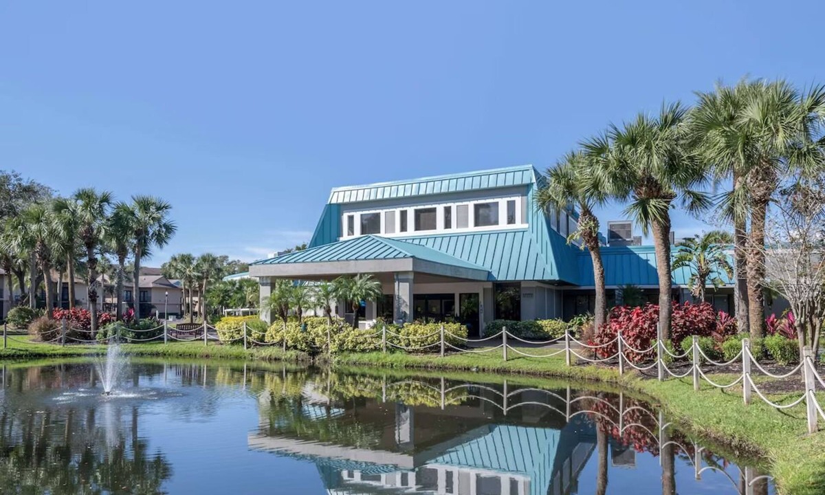 West Kissimmee Hotel | Stay Somewhere Special and Make Every Moment Count! 2 Units, Outdoor Pool!