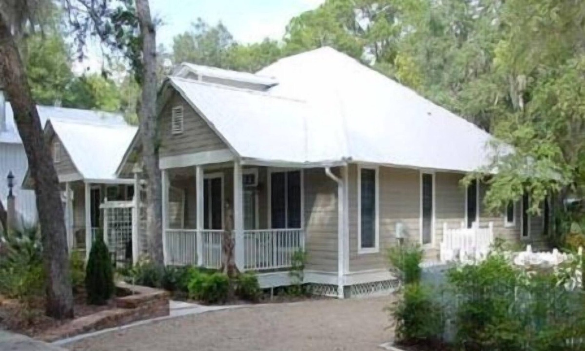Steinhatchee Resort | Steinhatchee Landing Resort - Jasmine B Cottage 29 *Third Night Free*