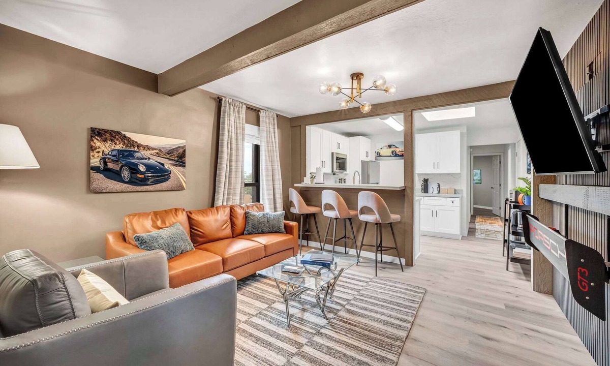 Cuyahoga Falls Apartment | Steps from Spa - Sleeps 4 - Near CVNP