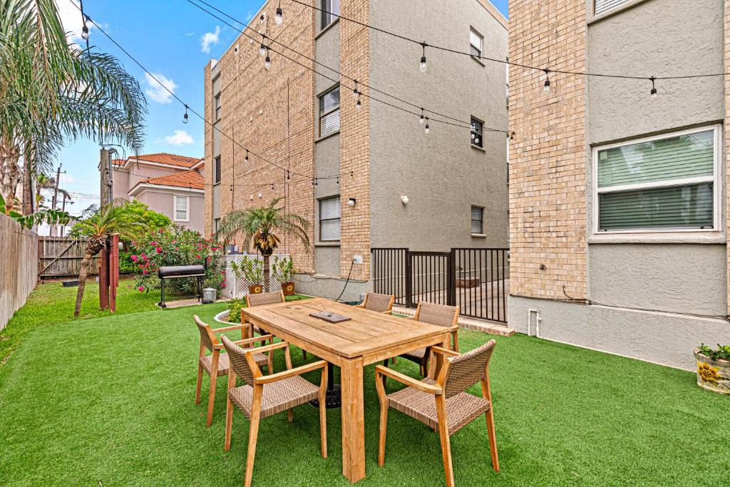 South Padre Island Apartment | Steps to Beach, Near Blackbeard's Restaurant