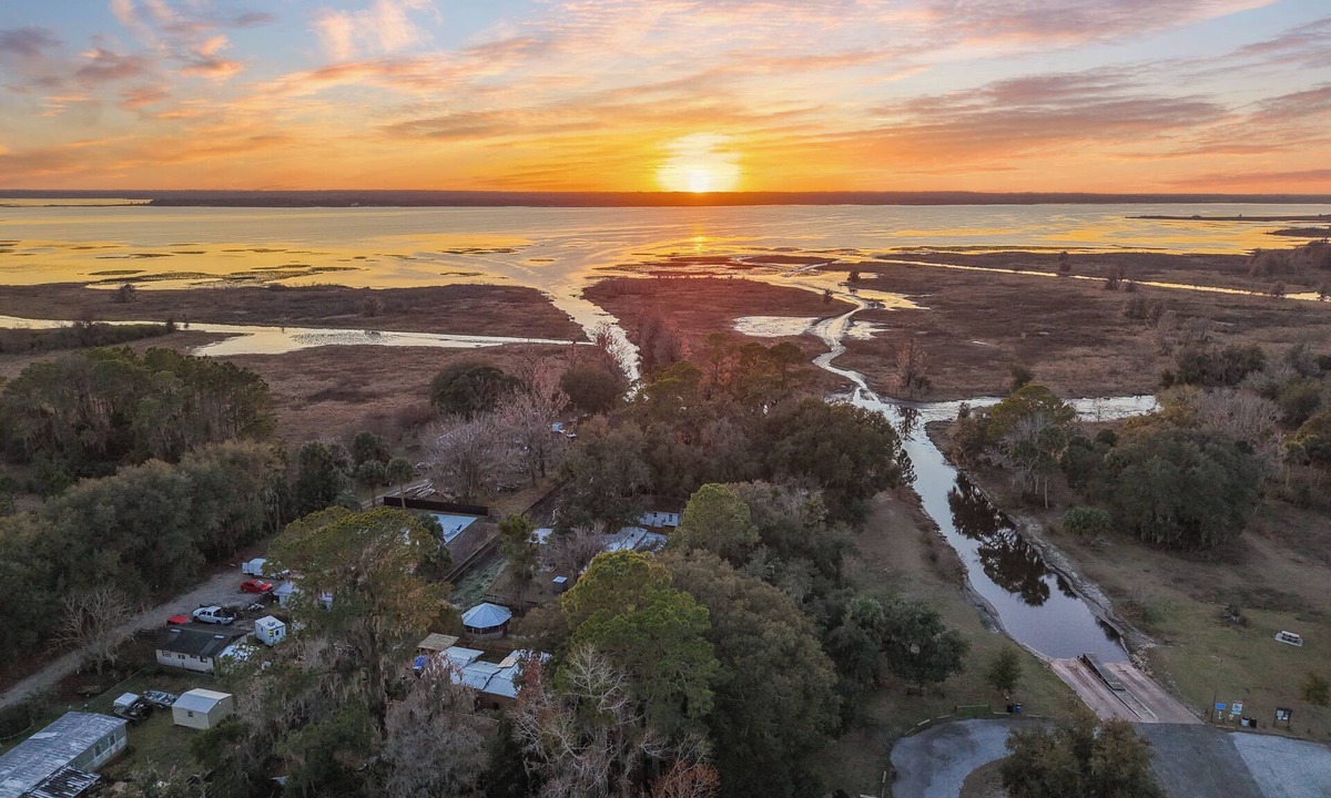 Cross Creek House | Steps to Orange Lake: Pet-Friendly Getaway!
