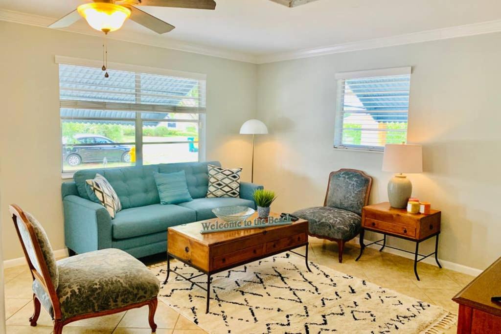 Naples Park House | Steps to the Beach - Naples-Beachhouse 3BR2BA - Pet friendly