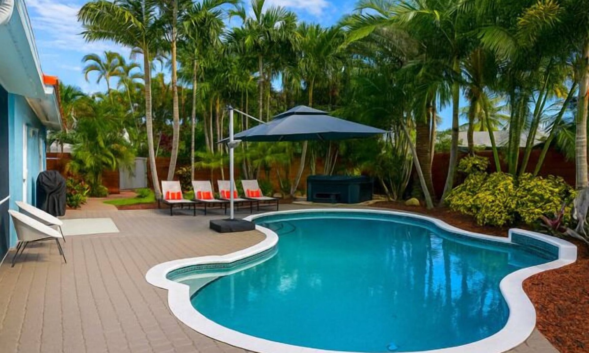 Wilton Manors House | Stress Less Here! Peaceful Pool w/Hot Tub~Clean & Comfy~Walk to Wilton Dr.~Near Downtown & Beach!