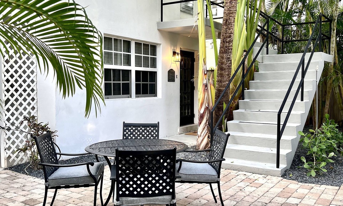 Parrot Cove Apartment | Studio walking distance to downtown