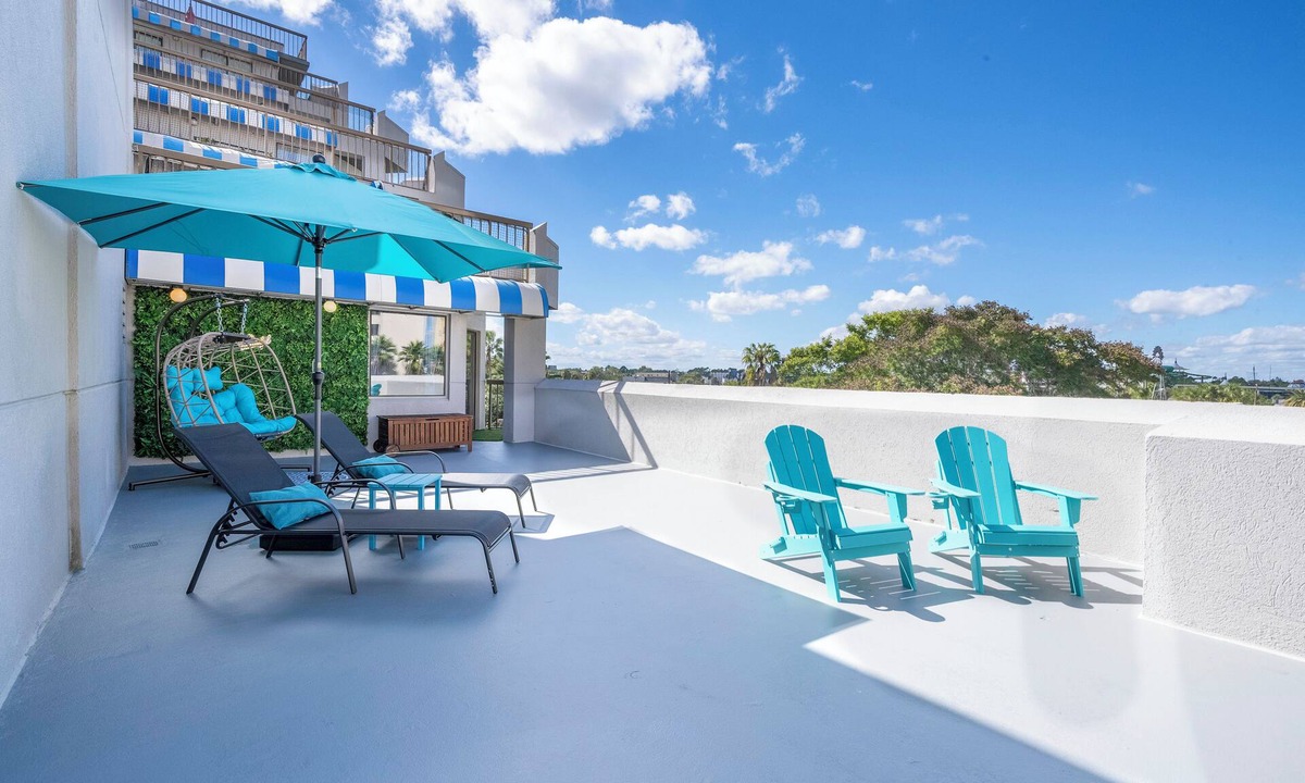 Florida Center Apartment | Studio with Huge Private Terrace Volcano Bay view parking free 5min to Universal