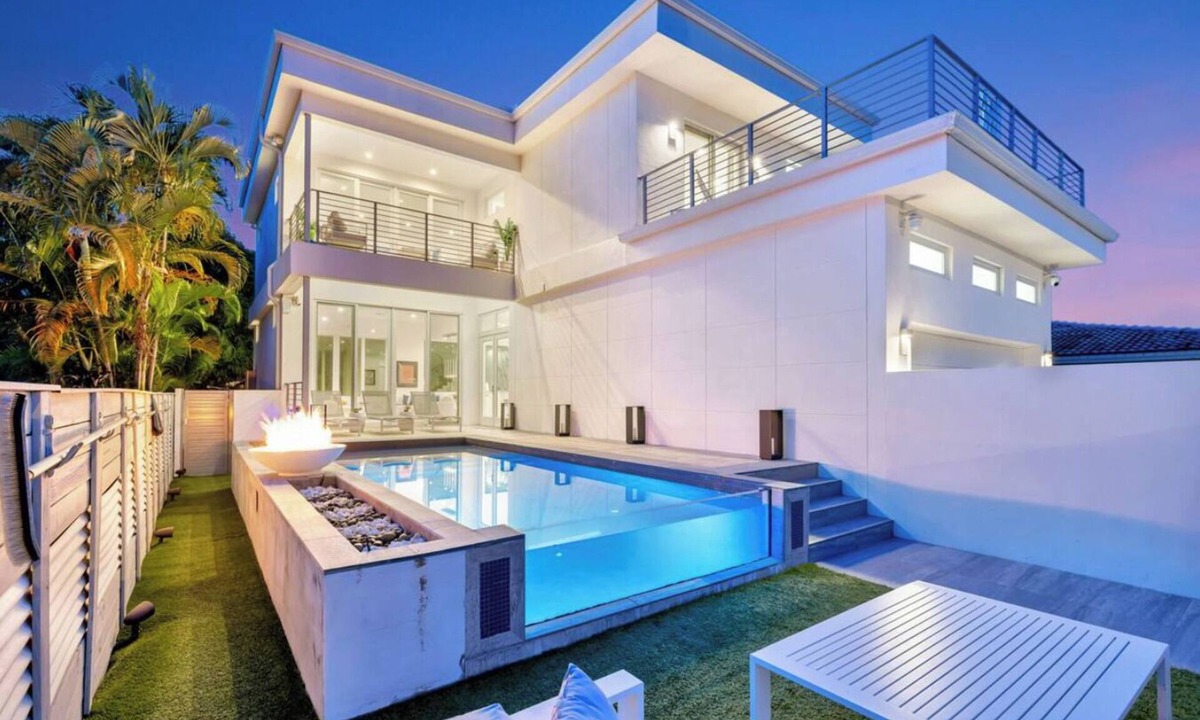South Lake Villa | Stunning 3BR Villa W/Heated Pool Hollywood Beach