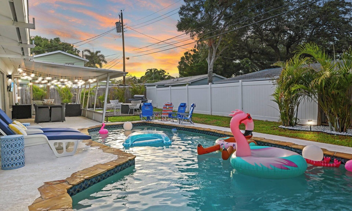 Seminole House | Stunning 4BR/2BA w/in-ground pool, 5 min to beach