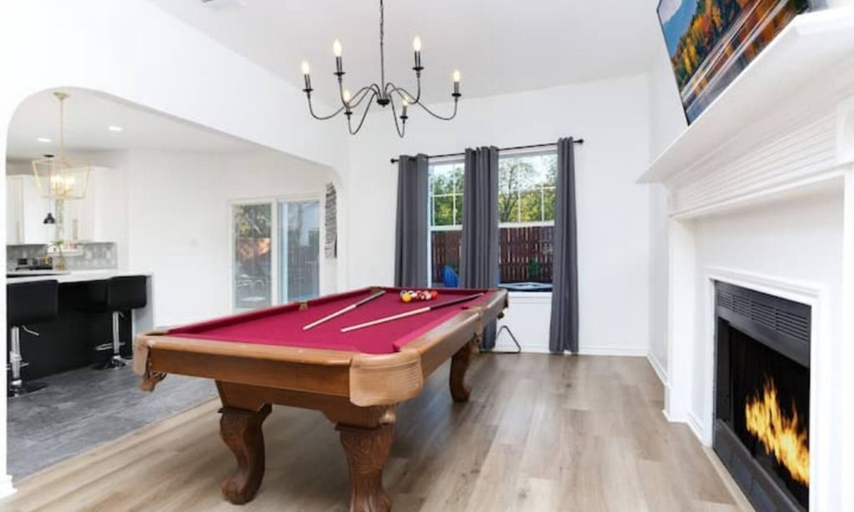 Pecan Valley Villa | Stunning 5BDR, 7mins from Riverwalk