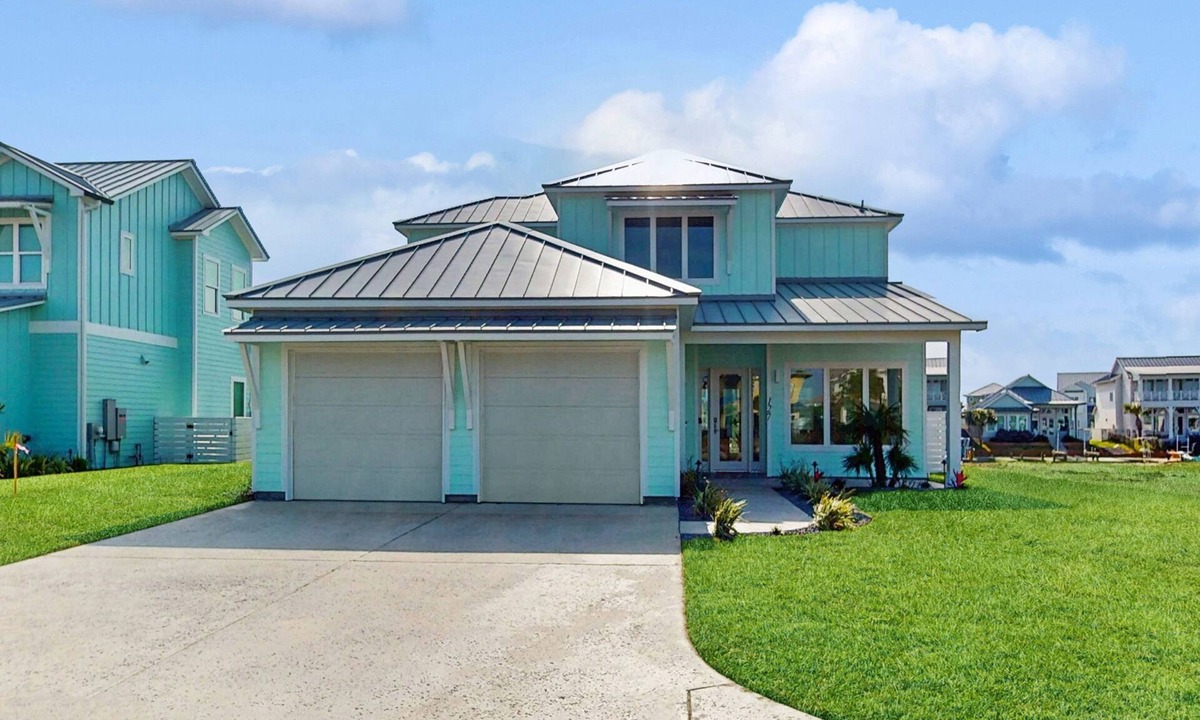 Rockport House | Stunning bay front home w private, heated pool & hot tub - fishing & boating hub