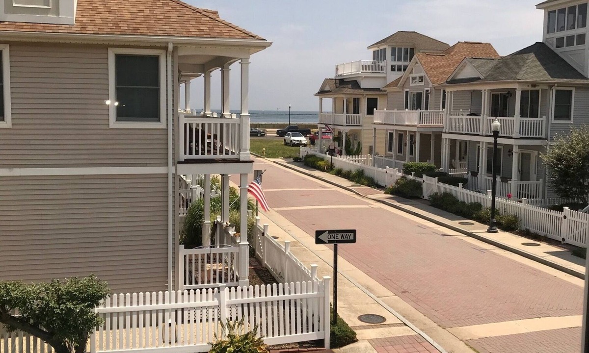 Atlantic City House | Stunning Beach Block with Water View! 3 Bedroom - Great Area