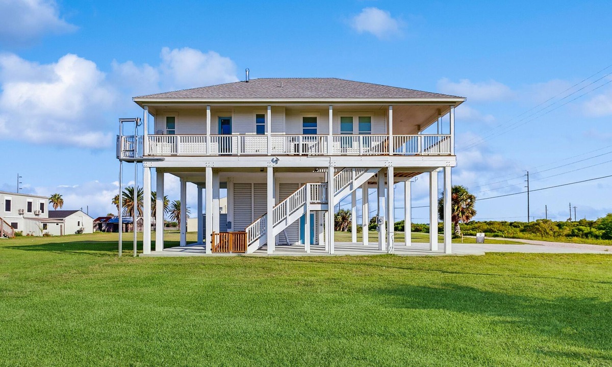 Galveston House | Stunning beach house w bay & gulf views, hot tub, and gas grill - steps to sand