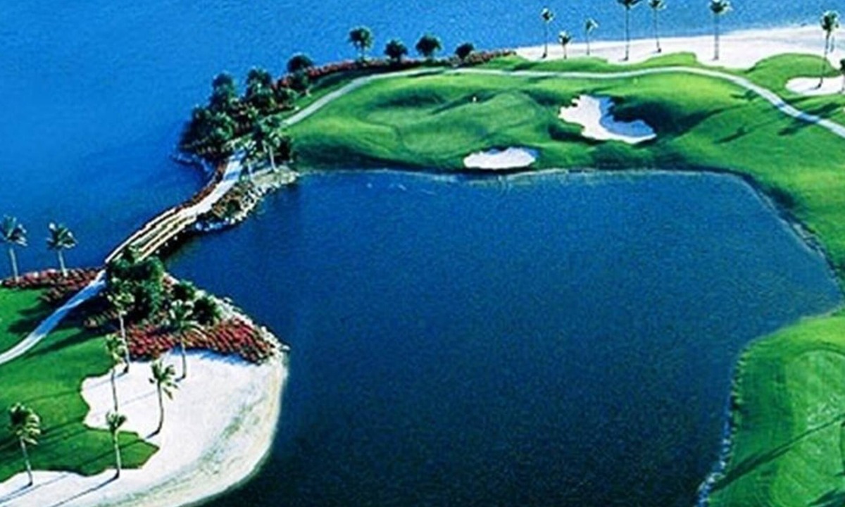 Naples Condo | Stunning "BlueWaters"Condo!/Apr.20-30th avail.! May15th-Oct. 15th-Golf FREE!