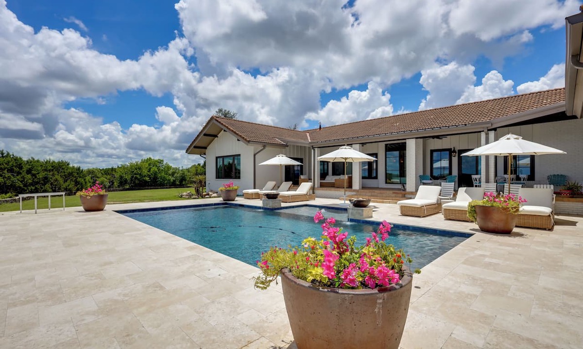 Paluxy House | Stunning Views! Luxurious & Secluded Glen Rose Gem