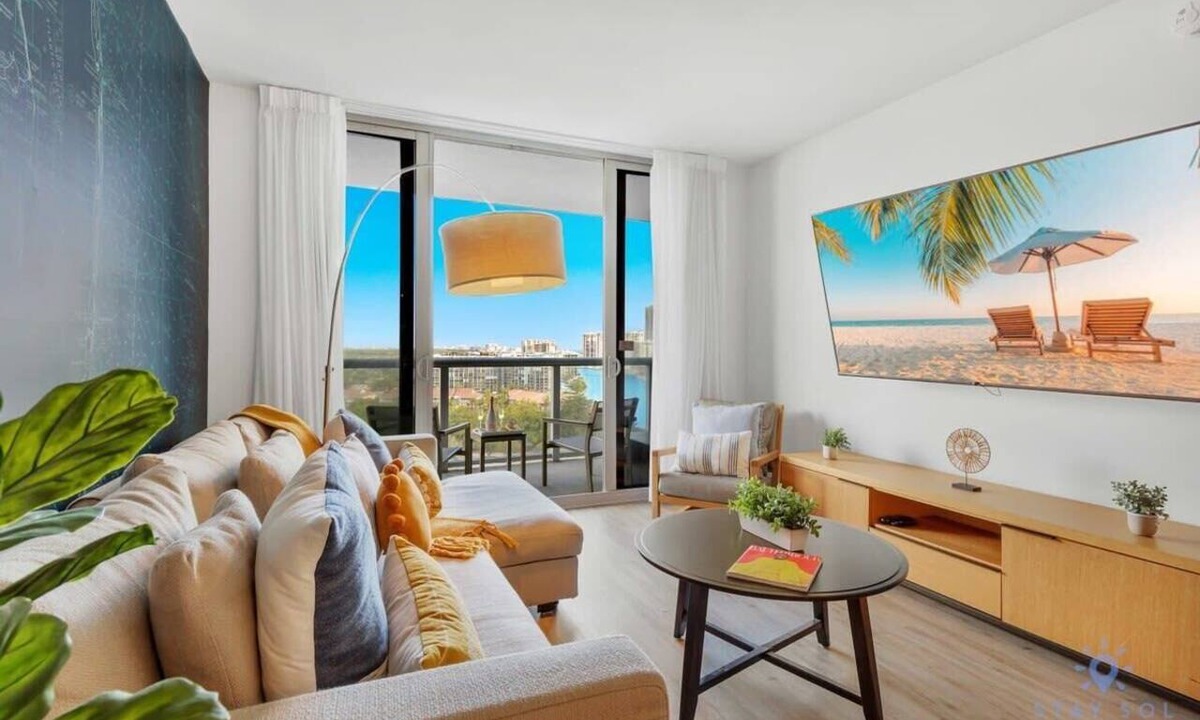 Hallandale Beach Apartment | Stunning Views | Pool & Gym | Close to Beach
