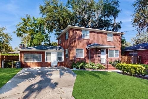 Avondale House | Stylish Avondale Home – Pet-Friendly & Walkable